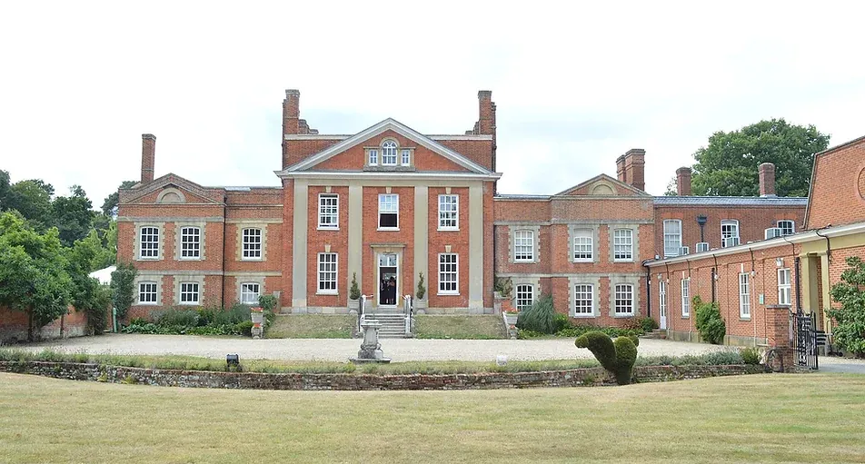 Red brick manor house venue with a circular driveway and fountain