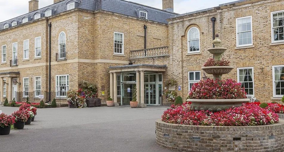 Stately home wedding venue with a fountain at the entrance driveway