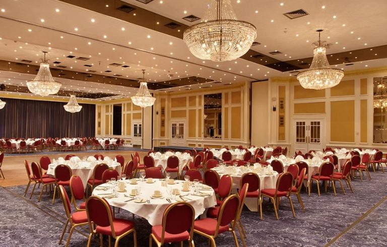 Muslim Wedding Venues London: The Venue Guide 59 Thistle Terminal 5 (Heathrow) wedding set up with round table and chairs