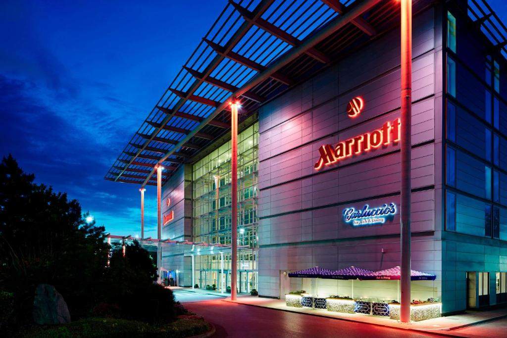 Marriott London Heathrow (Hotel) 1 Marriott hotel exterior illuminated at night, a catering venue location